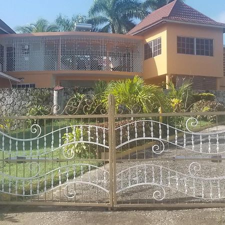 Chaudhry Holiday House Montego Bay Exterior foto